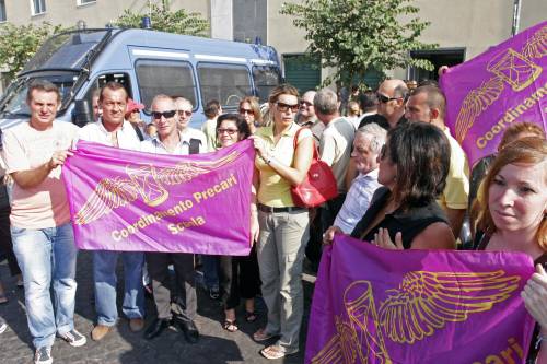 Prof precari, la Gelmini: 
"Indennità e supplenze" 
Ma la protesta continua