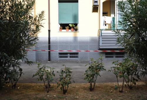 Uomo accoltellato sul pianerottolo di casa: giallo