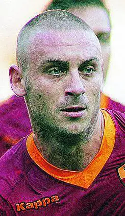 Bombe carta, cori e striscioni  Gli ultrà contro la Sensi: «Vattene»