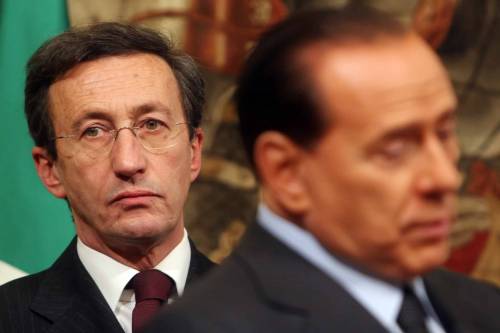 Berlusconi, smorza i toni 
"Con Fini tutto a posto" 
La replica: "Non è vero"