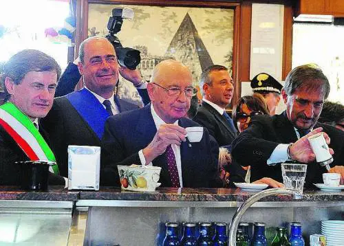 Napolitano e La Russa uniti davanti a un espresso