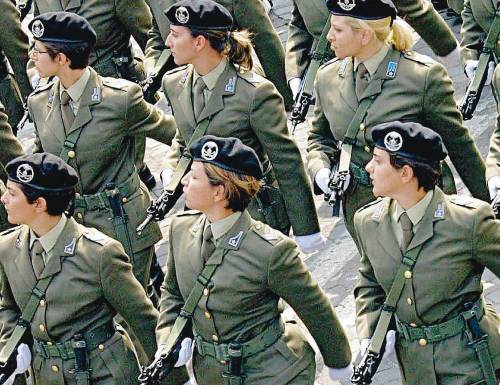 Le ragazze invadono le scuole militari