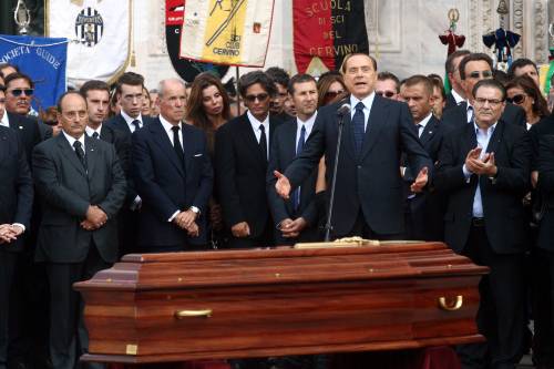 Sul sagrato il ricordo di Fiorello, Fazio, Baudo e Berlusconi