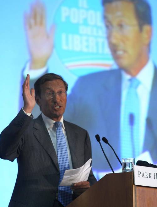 Immigrazione, Bossi rilancia «Diritti? Io penso ai nostri»