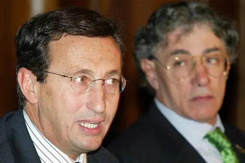 Immigrati, Fini: suicidio negare diritti 
La replica di Bossi: io penso ai nostri