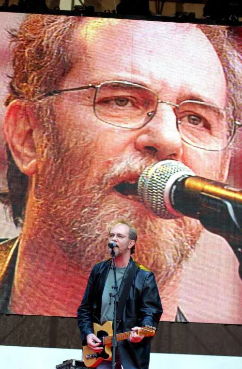 Ecco come si riciclano i cantautori militanti