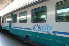 Arezzo, deraglia intercity 
Le Fs: "Era in manovra"