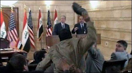 L'uomo che tirò le scarpe a Bush candidato alle elezioni in Iraq