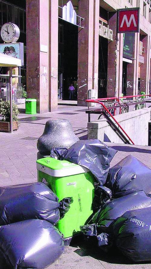 Rifiuti in strada, ecco le venti vie-pattumiera