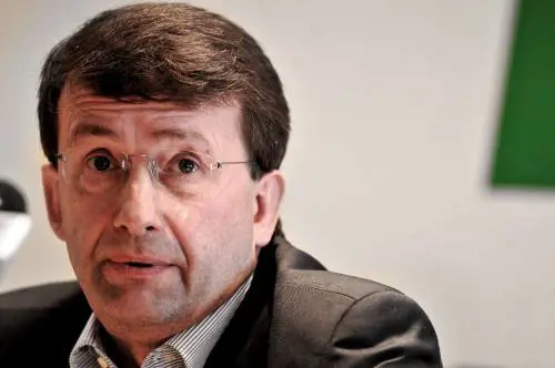 Franceschini e Di Pietro si "mangiano" Vespa