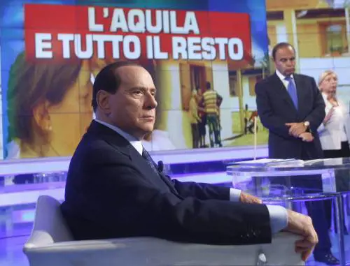 Premier: "Politica, giornali e tv: troppi farabutti"