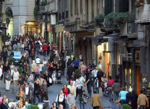 Le ronde diventano chic, a Napoli i vip per strada
