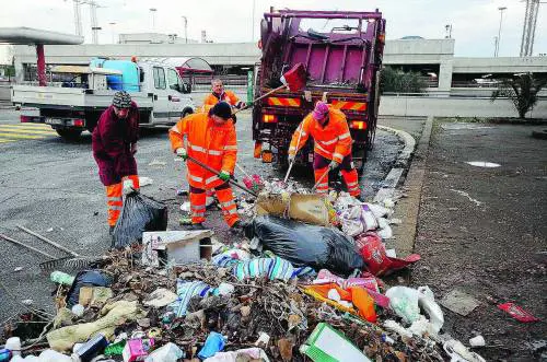 Truffe, sprechi e falsi rimborsi lo scandalo dei rifiuti doro