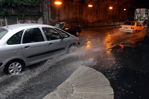 Pioggia al Sud, Palermo:  
automobilisti intrappolati