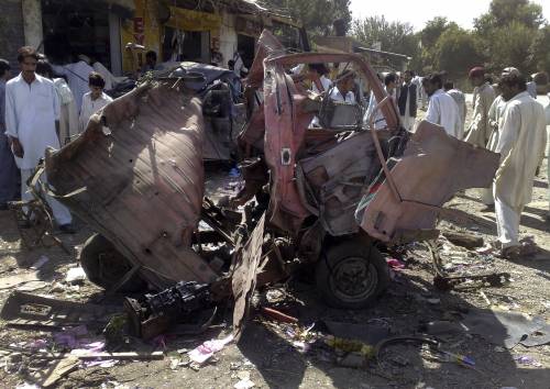 Pakistan, autobomba contro hotel: 33 vittime