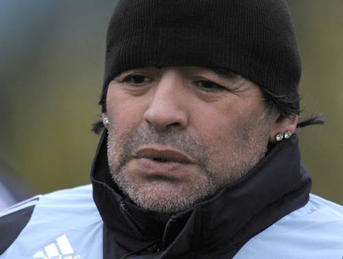 Maradona in fuorigioco: 
pignorati gli orecchini