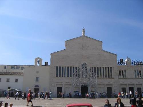 Scandalo a San Giovanni Rotondo: 
uno dei frati finisce sotto processo