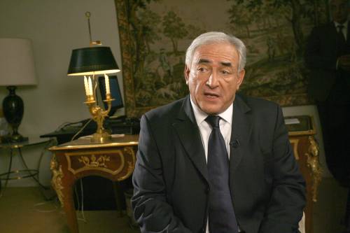 Inizia il processo a Strauss-Kahn. L'accusa di una escort: "Otto ragazze attorno al letto"