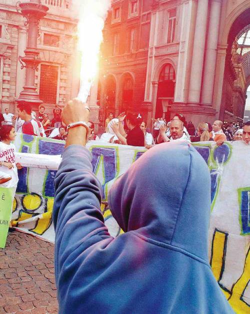 Studenti delle civiche all’assalto del Comune: ferita bimba di 11 anni