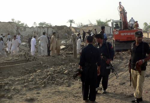 Duplice attentato suicida 
sconvolge il Pakistan: 
almeno dodici le vittime