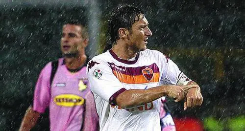 La battuta di Ranieri: «Totti compie gli anni? Ci faccia lui un regalo»