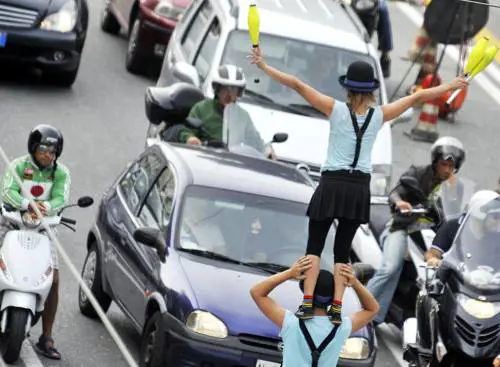 «I giocolieri vadano via dagli incroci:  si rischia lincidente»