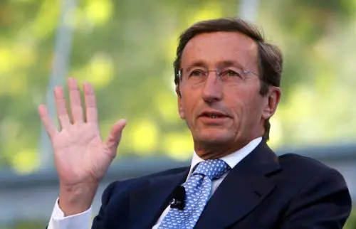 Fini adesso parla male dei partiti 
"Le Fondazioni sono più democratiche"