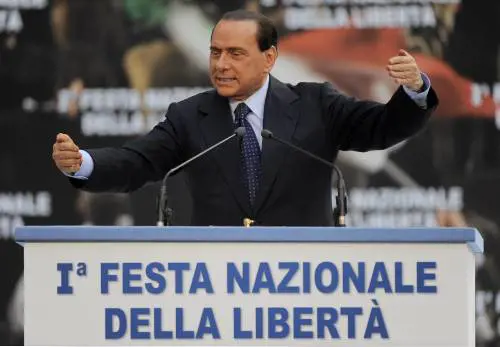 Berlusconi: "Se vado a parlare in una Tv 
è considerato un atto delinquenziale"