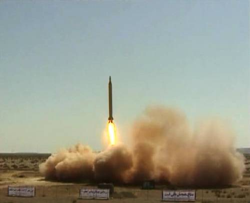 Teheran testa i  missili 
con raggio di 2mila km 
Usa: scudo necessario