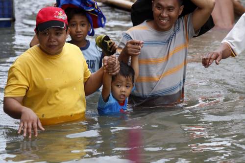 Filippine: il tifone fa 240 morti