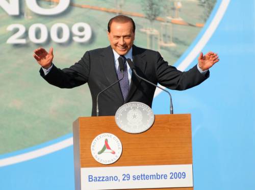 Berlusconi: "Mi attaccano, ma sono fortissimo"