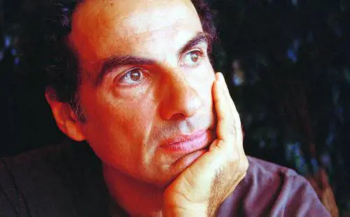 «Curioso di tornare nella mia Liguria» Lo scrittore, oggi alla Feltrinelli per presentare la riedizione di «Due di Due» dopo ventanni, ricorda le estati della sua infanzia a Bocca di Magra e raccomanda ai giovani: «Viaggiate»