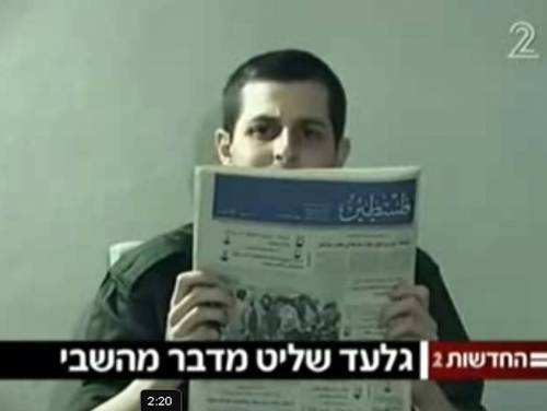 Gaza, scambio con Hamas 
Israele: "Shalit è vivo" 
Rilasciate le 19 detenute