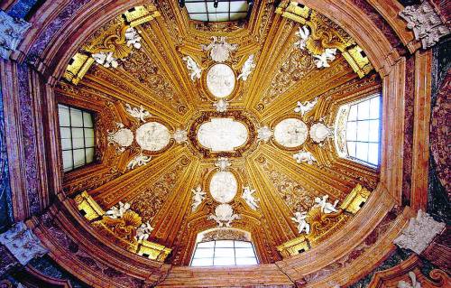 Una vetrina di arte (e denaro)
