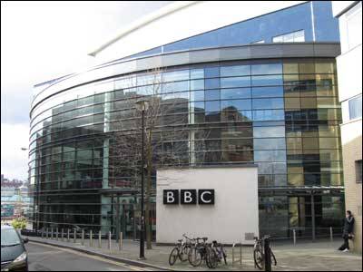 Esportano anche la protesta: comizio davanti alla Bbc