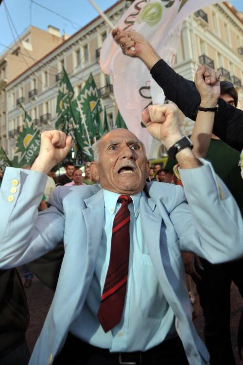 Grecia, socialisti in trionfo 
La maggioranza dei seggi 
va al Pasok di Papandreu