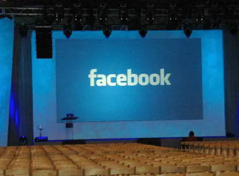 Ora Facebook è anche in latino