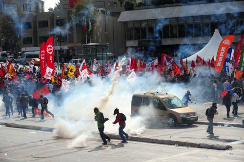 Fmi, Istanbul: scontri tra polizia e manifestanti