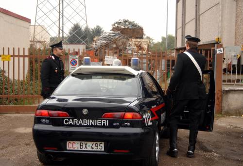 Como, indagata per morte sorella 
tenta di strangolare e bruciare madre