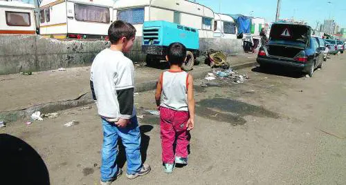 E finalmente i rom pagheranno laffitto