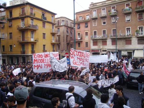 Scioperi, studenti e tute blu in piazza