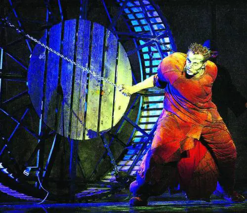 I sacerdoti della purezza che rendono il Carlo inFelice