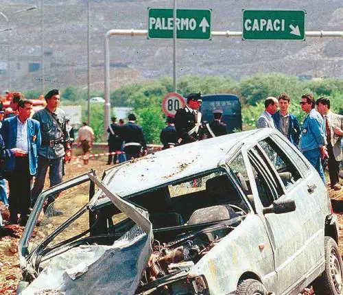 Fango sul premier, 
le bugie mafiose 
di Annozero
