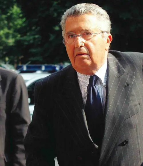 Decine di firme al manifesto del paese 
che produce: basta con l'Italia dei furbi