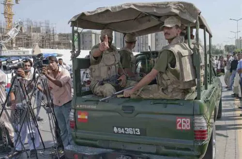 Rawalpindi, talebani 
all'attacco: è strage 
Liberati gli ostaggi