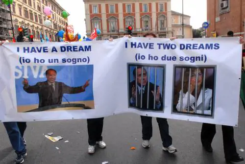 E il cattivo maestro Toni Negri incita allo scontro di piazza