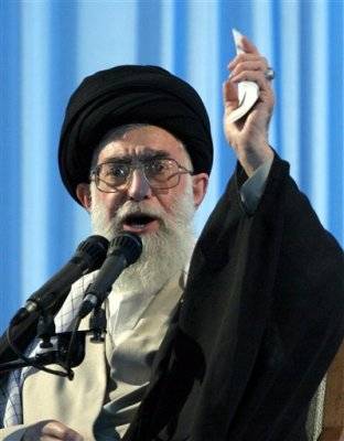 Iran, Khamenei è morto 
L'ambasciata smentisce 
E il giallo agita Teheran