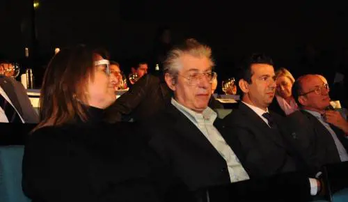 Bossi in prima fila allX Factor del dialetto: «Qui vince il migliore»