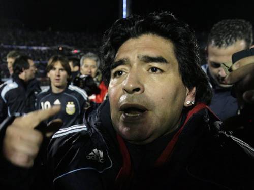 Maradona troppo volgare 
E' nel mirino della Fifa