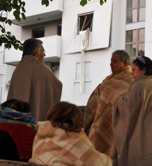 Esplosione in una palazzina: 
3 feriti e 24 famiglie evacuate